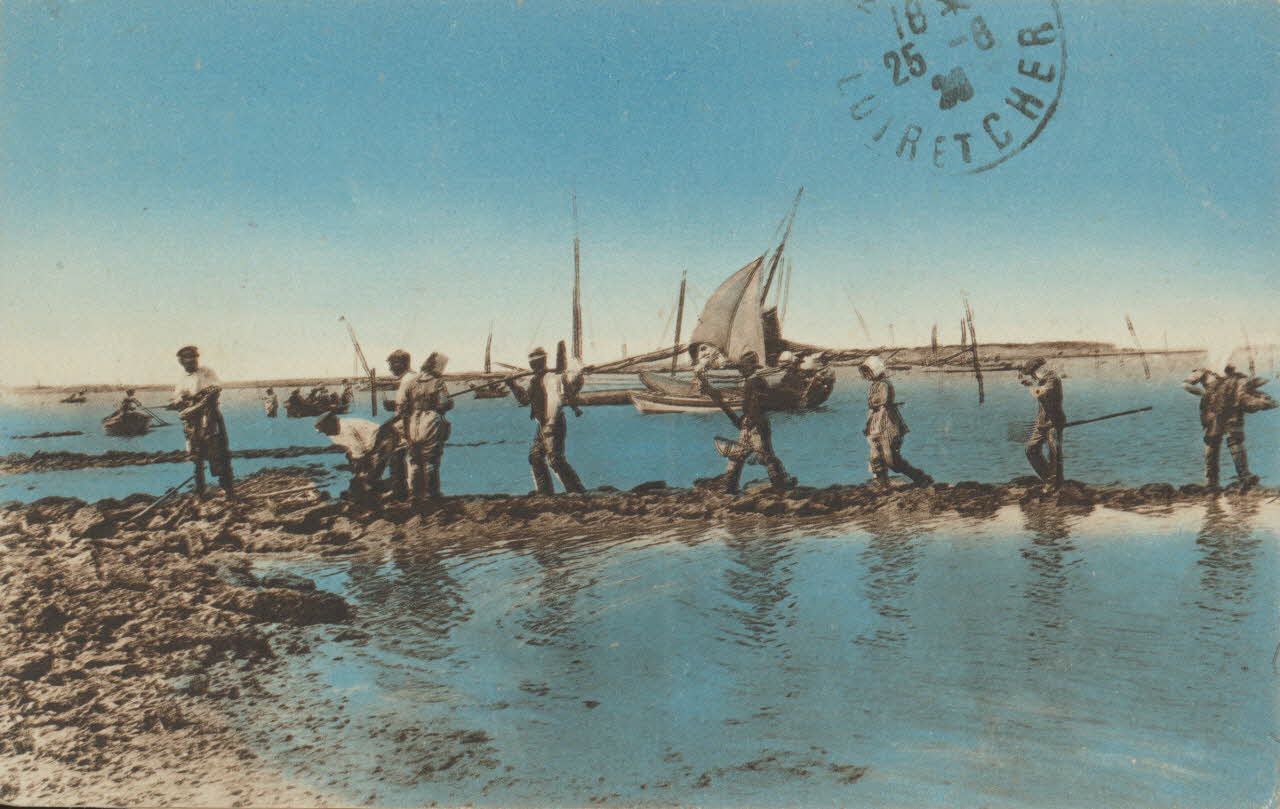 carte postale RETOUR DES PECHEURS D'HUITRES Charente-Maritime 1920 010550 Photo