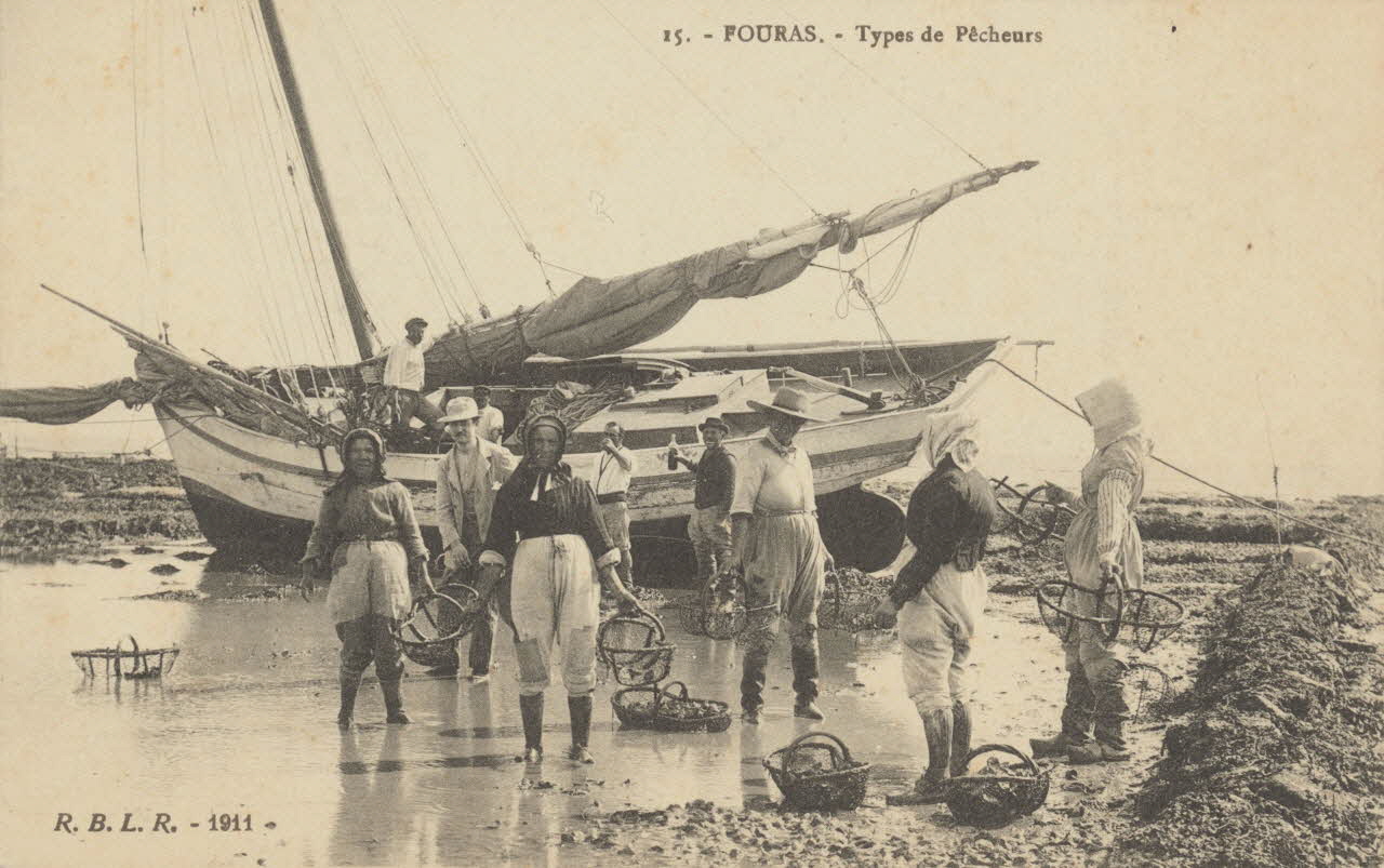 carte postale FOURAS. TYPES DE PECHEURS Charente-Maritime 1903-1920 010559 Photo