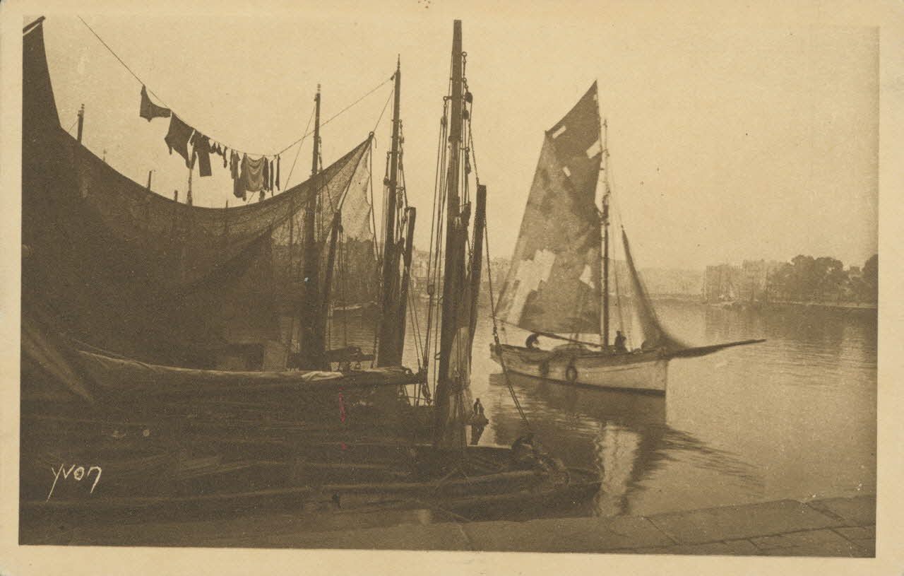 carte postale LA ROCHELLE. DEPART POUR LA PECHE Charente-Maritime 1903-1920 010573 Photo