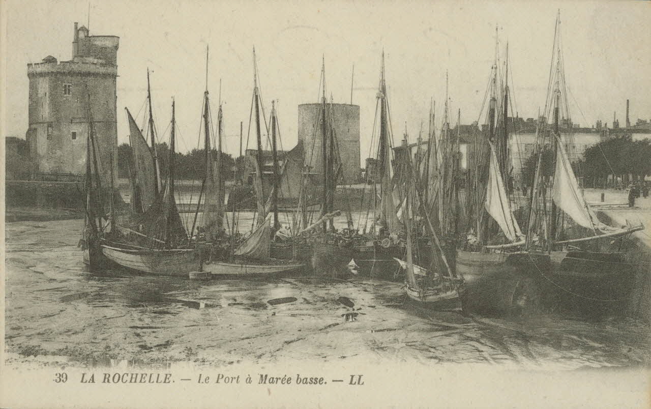 carte postale LA ROCHELLE. PORT A MAREE BASSE Charente-Maritime 1903-1920 010576 Photo