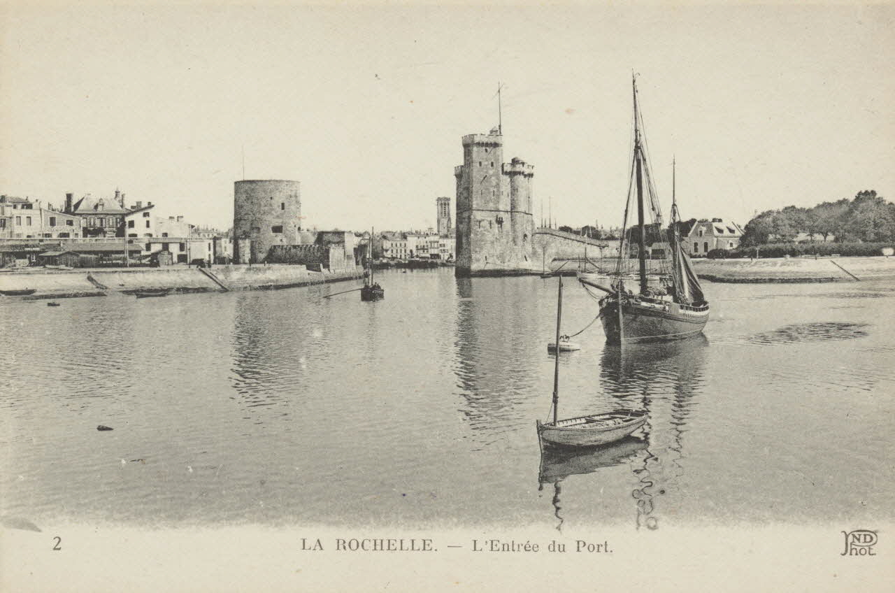 carte postale LA ROCHELLE. L'ENTREE DU PORT Charente-Maritime 1903-1920 010578 Photo