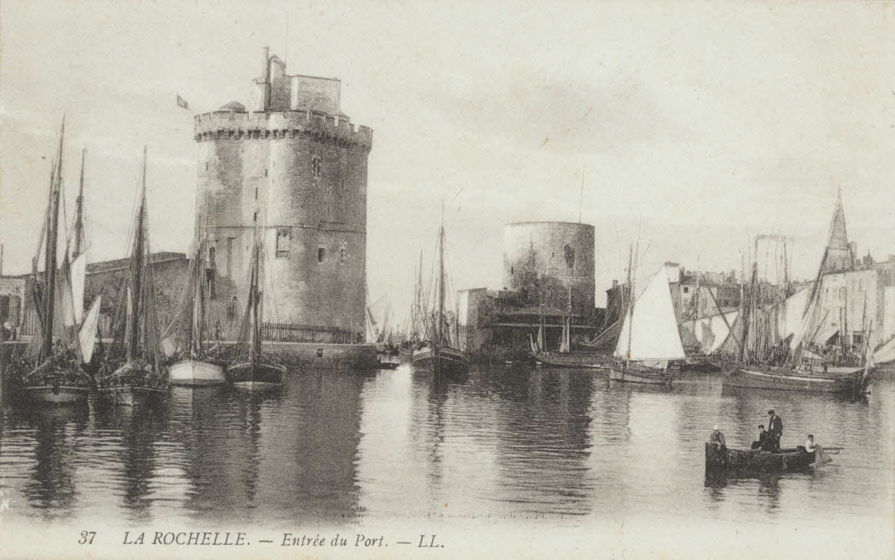 carte postale LA ROCHELLE. ENTREE DU PORT Charente-Maritime 1908 010590 Photo