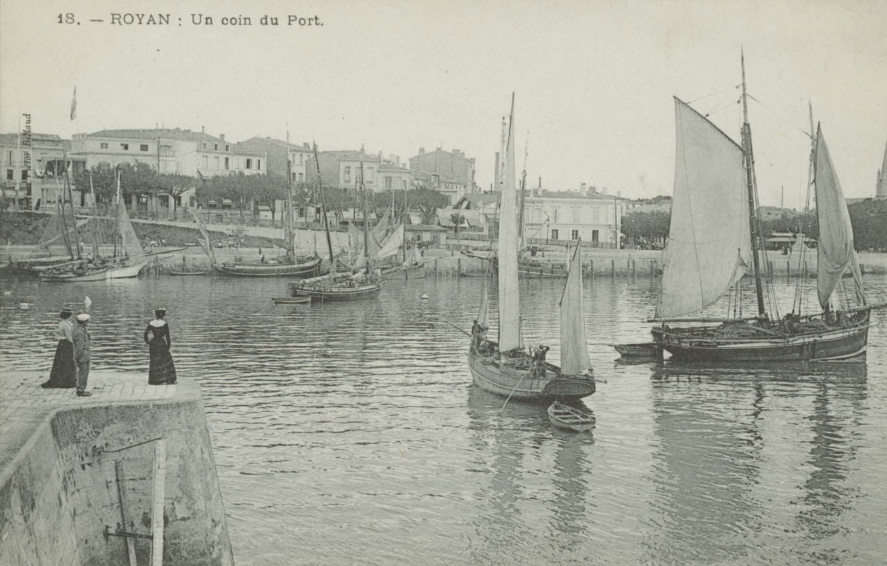 carte postale ROYAN. UN COIN DU PORT Charente-Maritime 1903-1920 010604 Photo