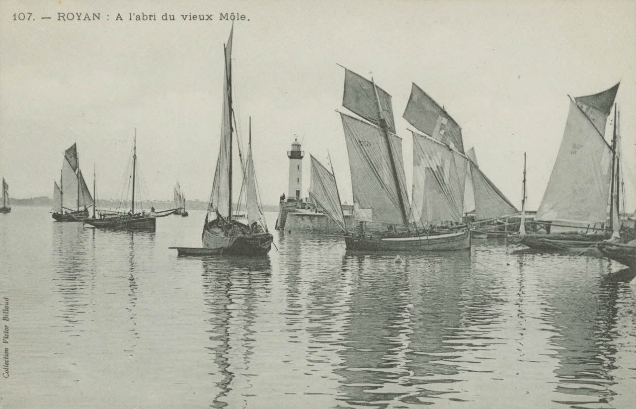 carte postale ROYAN. A L'ABRI DU VIEUX MOLE Charente-Maritime 1903-1920 010609 Photo