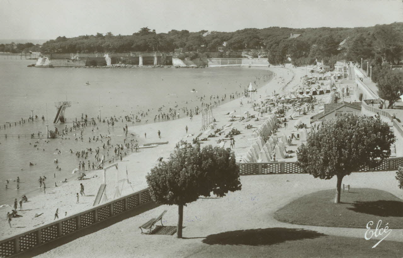 carte postale LA PLAGE VUE DU SEMAPHORE Charente-Maritime 1957 010634 Photo