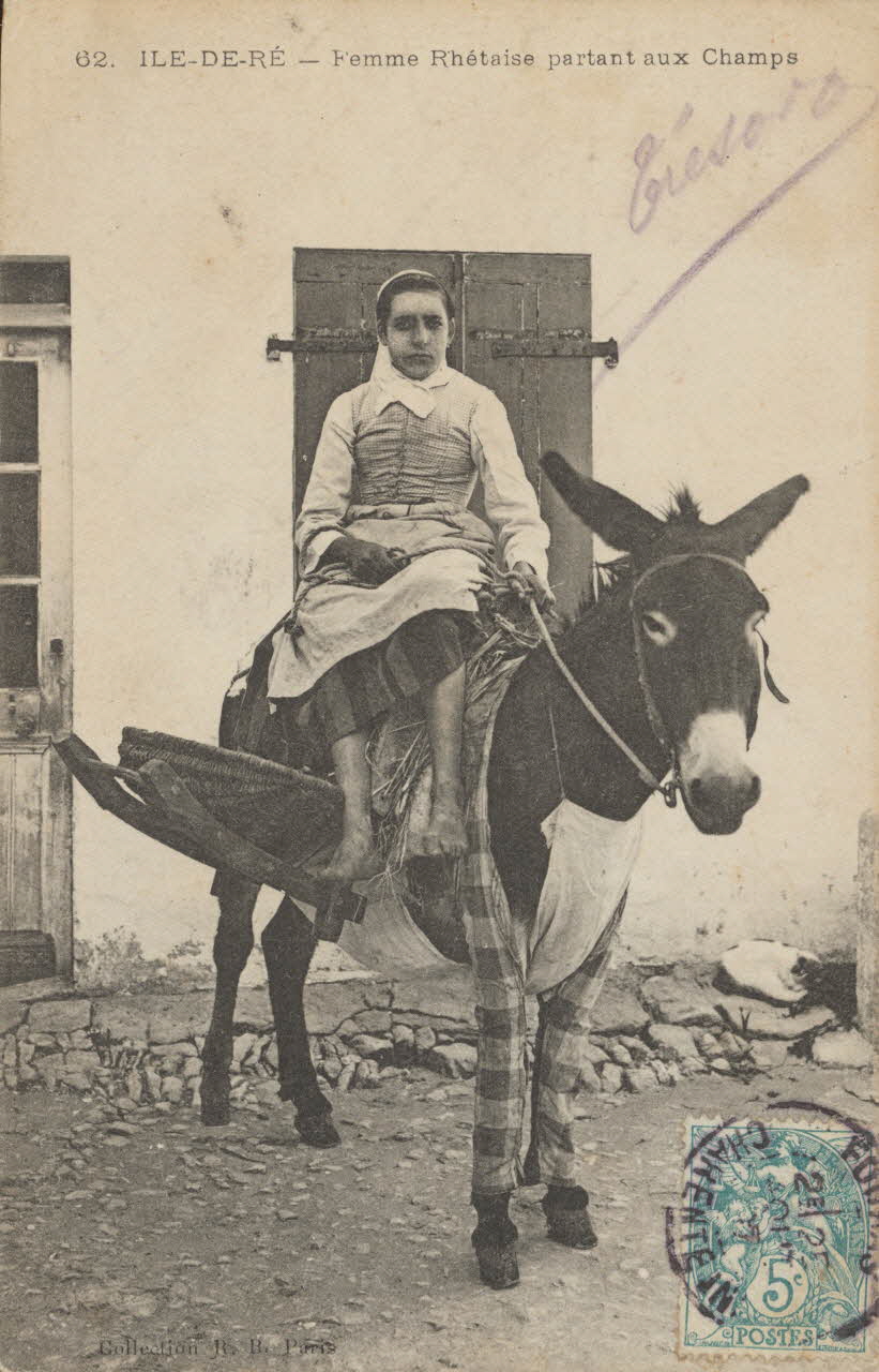 carte postale FEMME RHETAISE PARTANT AUX CHAMPS 1907 011001 Photo