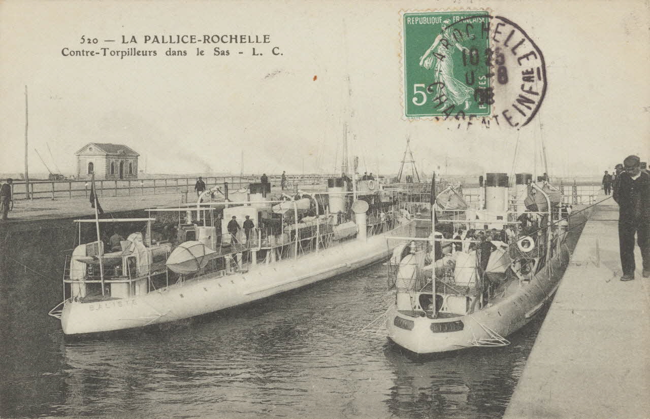 carte postale CONTRE-TORPILLEURS DANS LE SAS Charente-Maritime 1908 011024 Photo