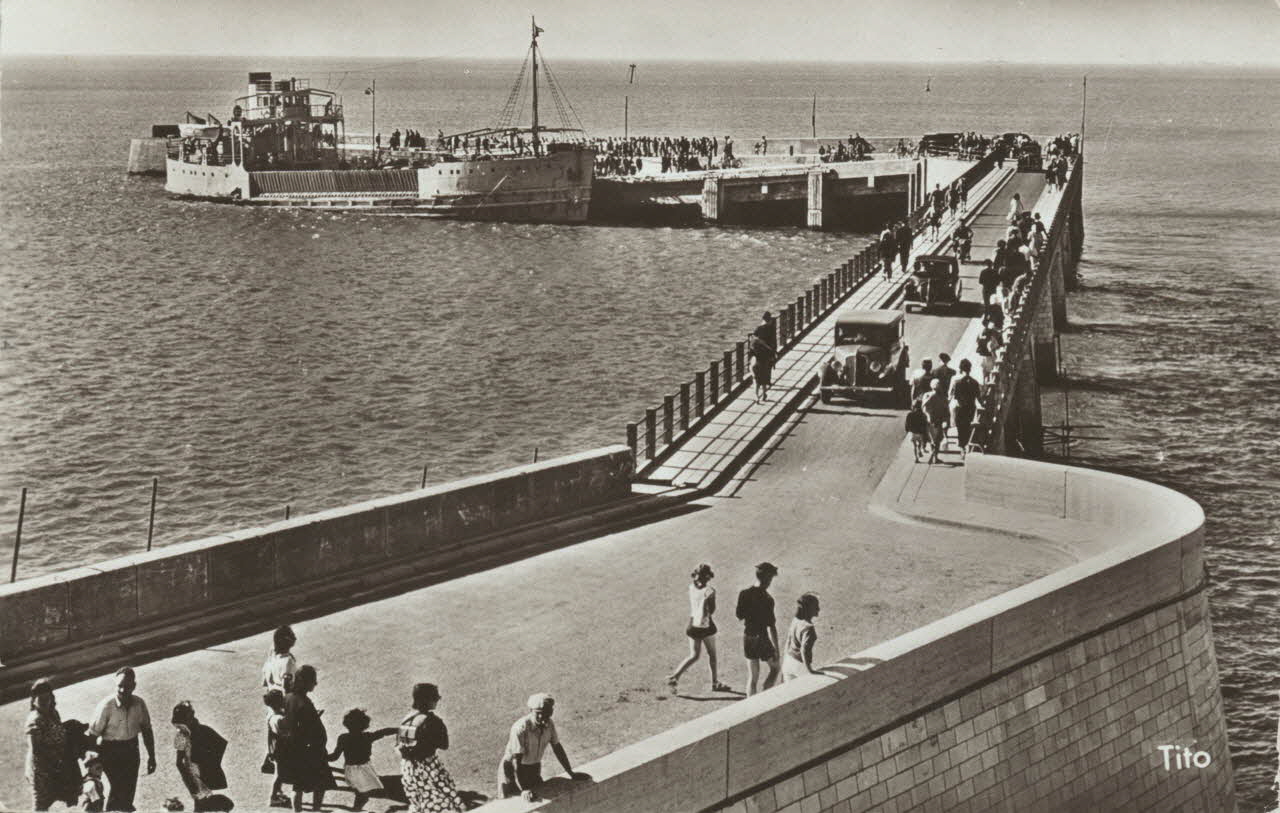 carte postale LA JETEE, LE BAC Charente-Maritime 1960 011031 Photo