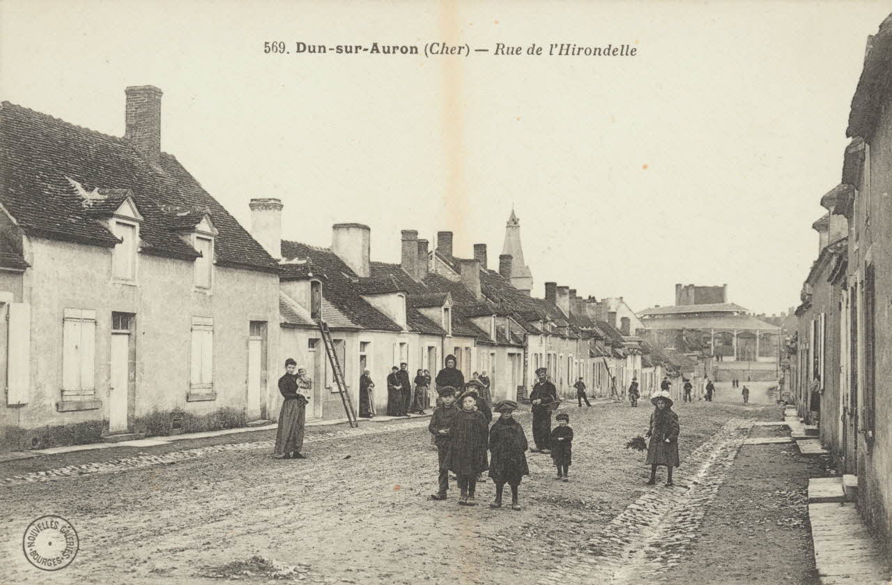 carte postale UN SUR AURON-RUE DE L'HIRONDELLE Cher 1903-1950 011295 Photo