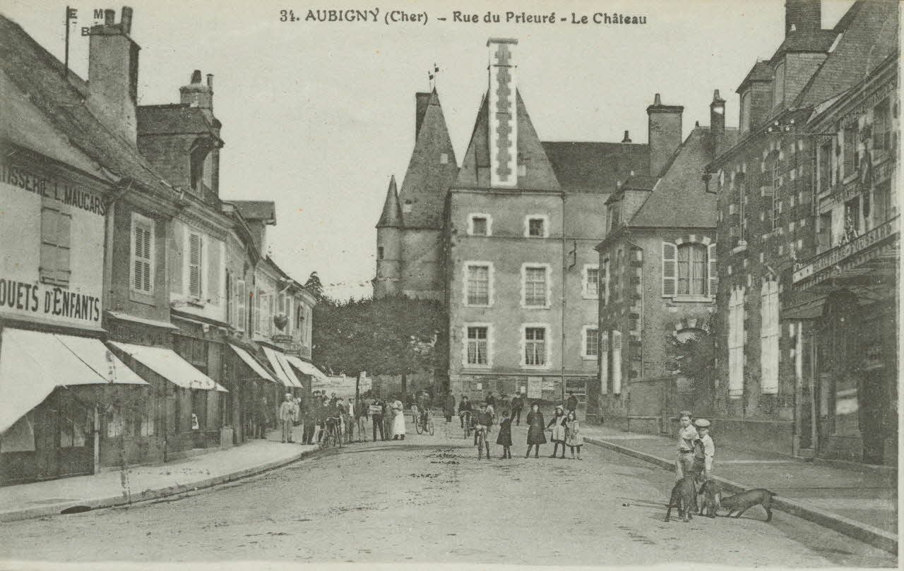 carte postale RUE DU PRIEURE, LE CHATEAU Cher 1903-1920 011311 Photo