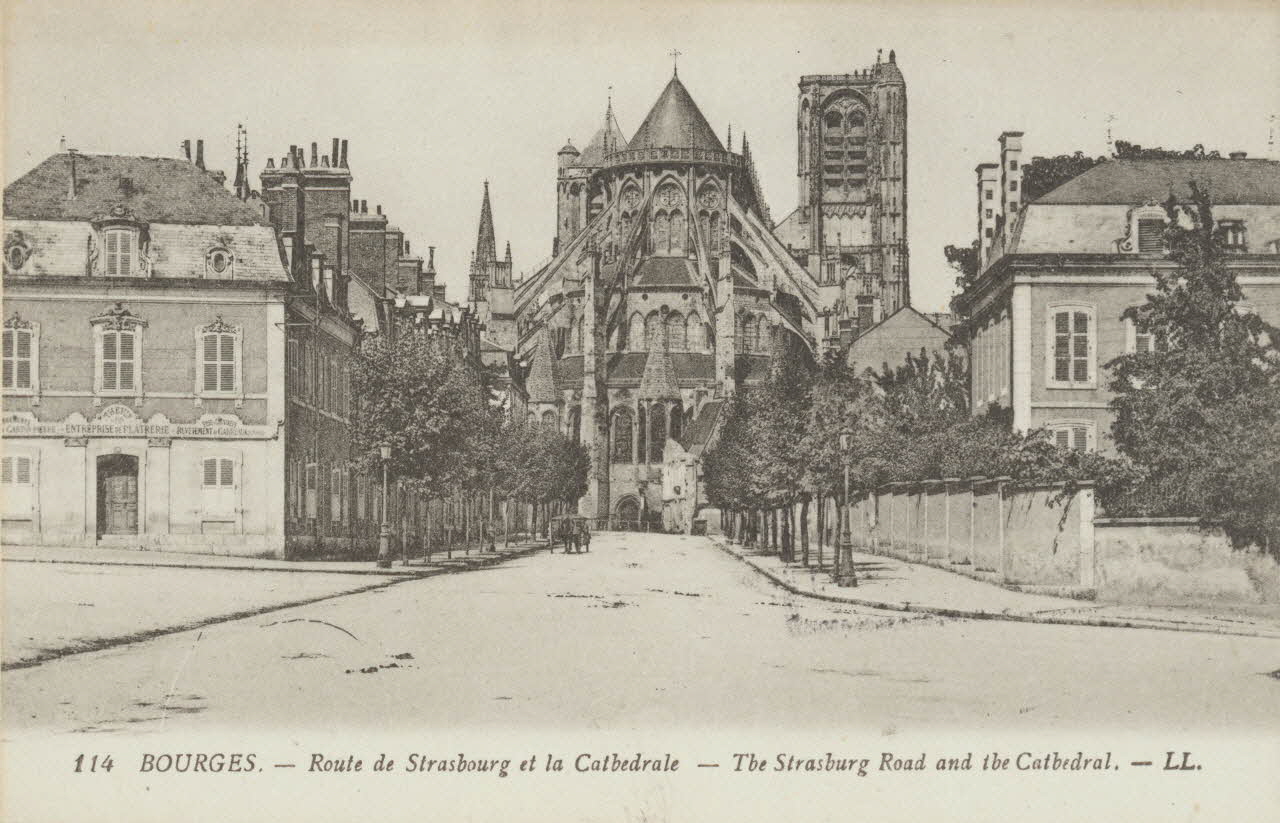 carte postale ROUTE DE STRASBOURG ET CATHEDRALE Cher 1903-1920 011319 Photo