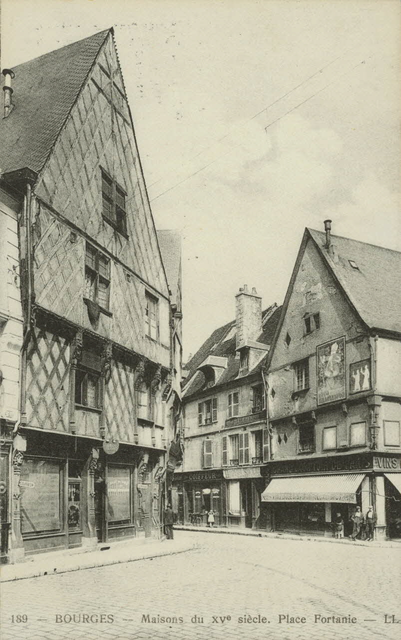 carte postale MAISON DU 15EME, PLACE FORTANIE Cher 1903-1920 011325 Photo