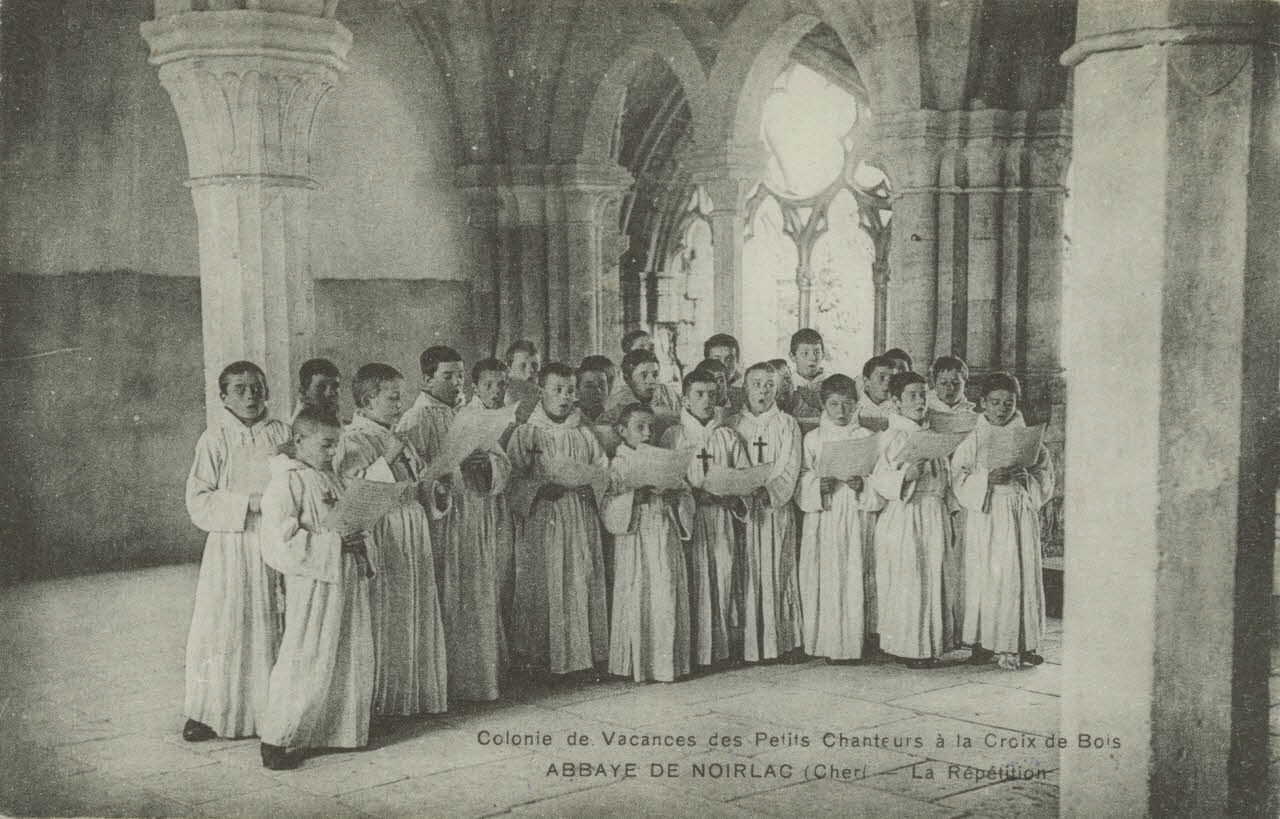 carte postale PETITS CHANTEURS CROIX DE BOIS Cher 1903-1920 011460 Photo
