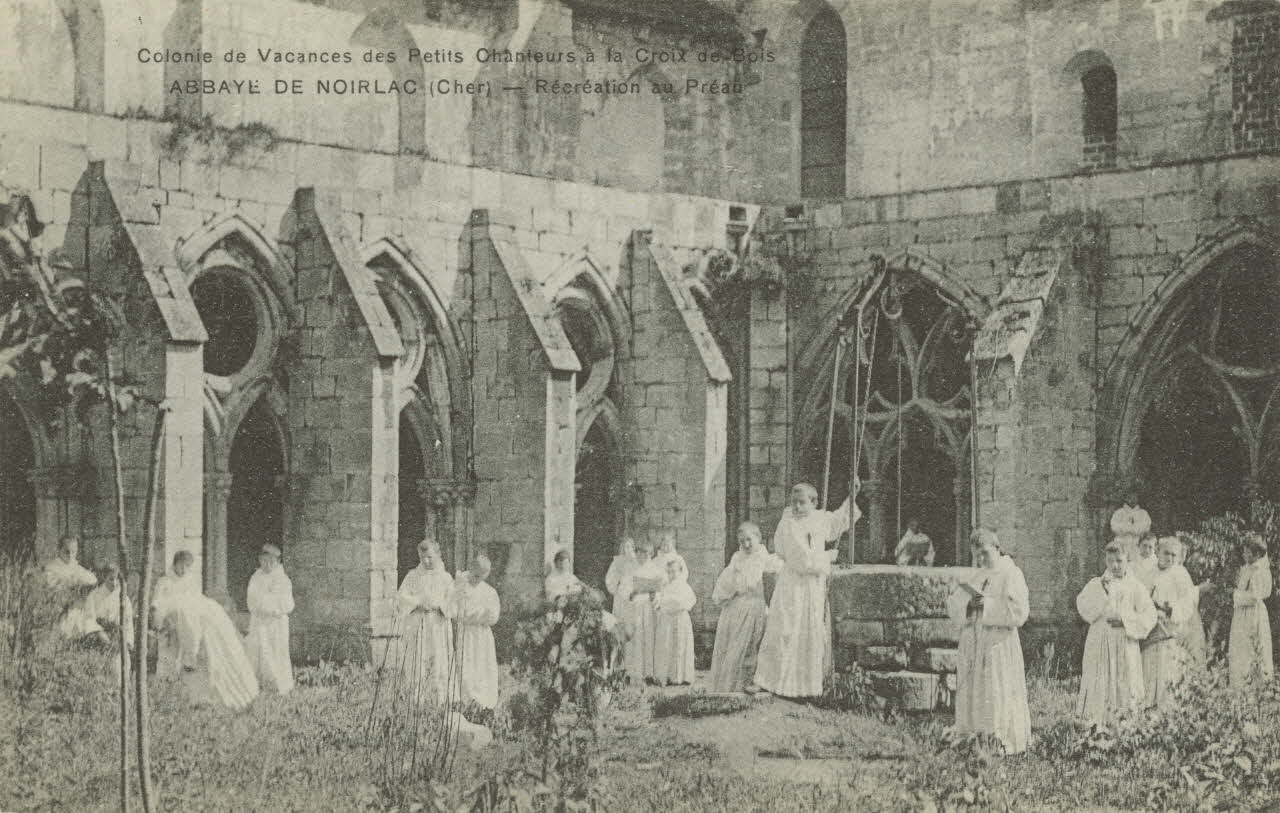 carte postale PETITS CHANTEURS CROIX DE BOIS Cher 1903-1920 011462 Photo