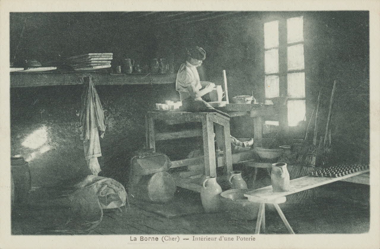 carte postale INTERIEUR D'UNE POTERIE Cher 1903-1920 011466 Photo