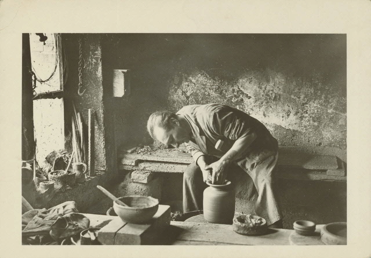 carte postale CERAMISTE A LA BORNE Cher 1950 011467 Photo