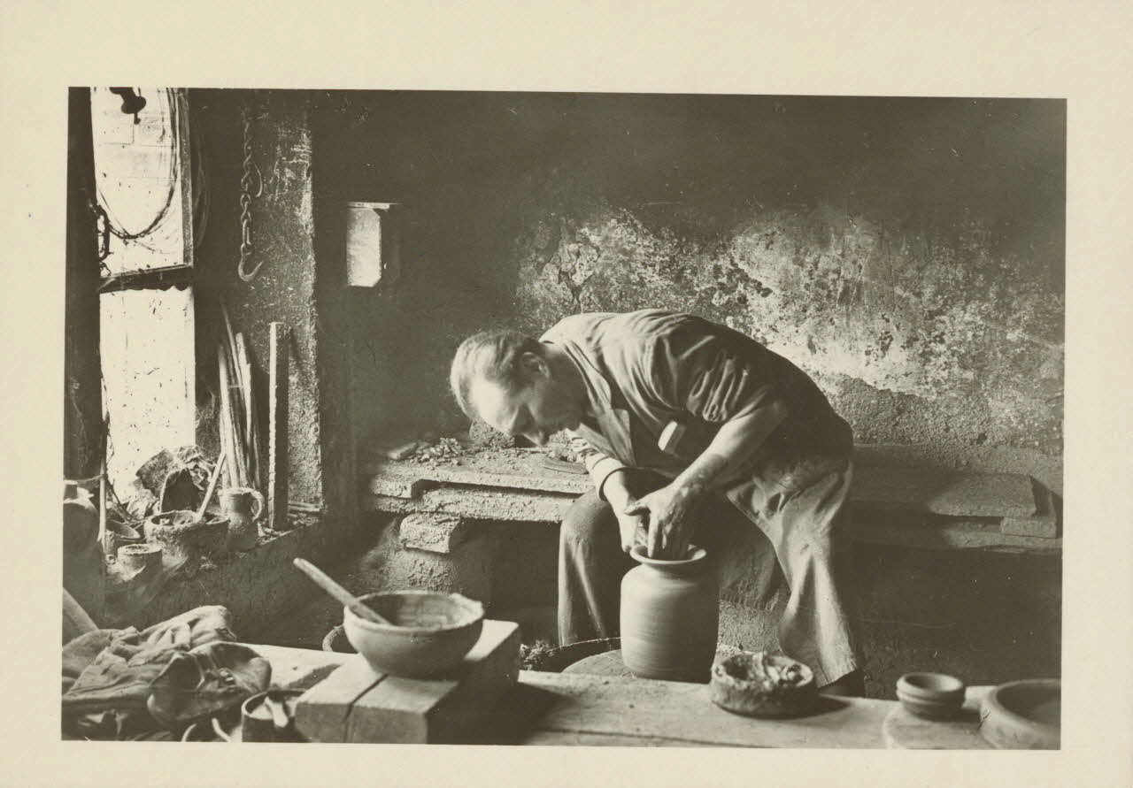 carte postale CERAMISTE A LA BORNE Cher 1950 011470 Photo