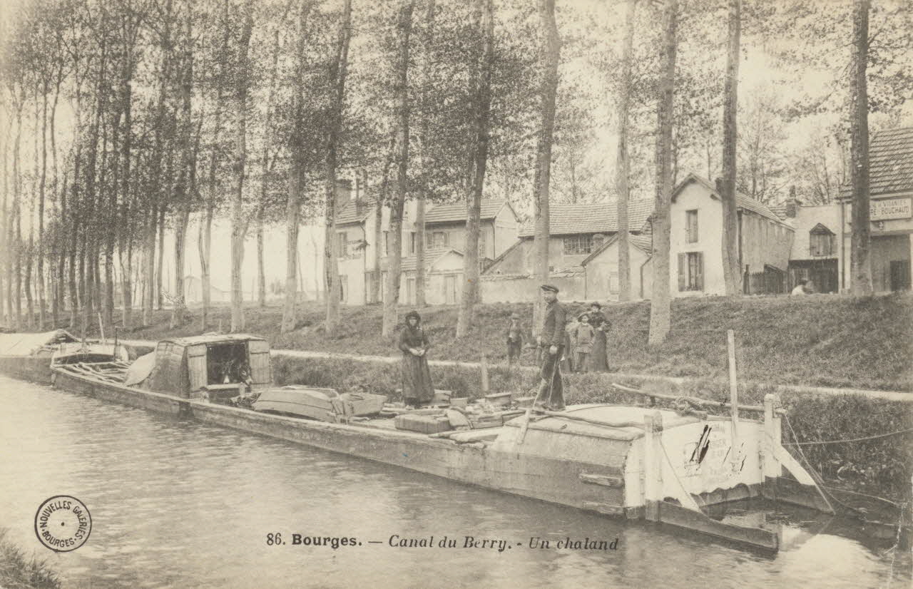 carte postale CANAL DU BERRY, UN CHALAND Cher 1903-1920 011674 Photo