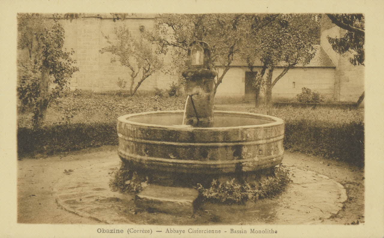 carte postale ABBAYE CISTERCIENNE ; BASSIN MONOLITHE Corrèze 1903-1920 011763 Photo