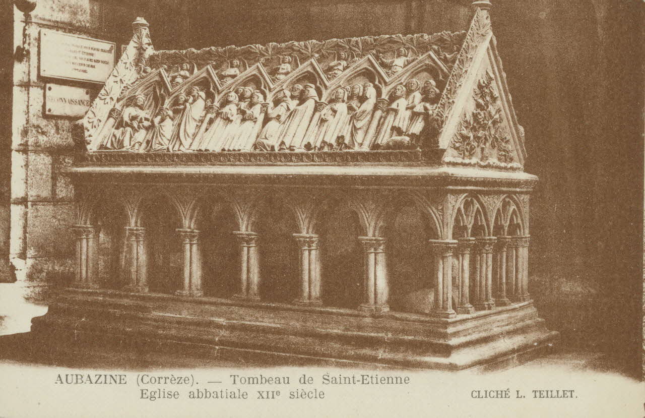 carte postale TOMBEAU DE ST ETIENNE.EGLISE ABBATIALE XIIe SIECLE Corrèze 1903-1920 011781 Photo
