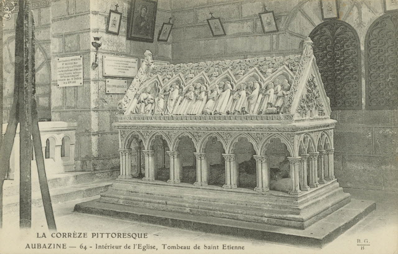 carte postale INTERIEUR DE L'EGLISE, TOMBEAU DE ST ETIENNE Corrèze 1903-1920 011783 Photo