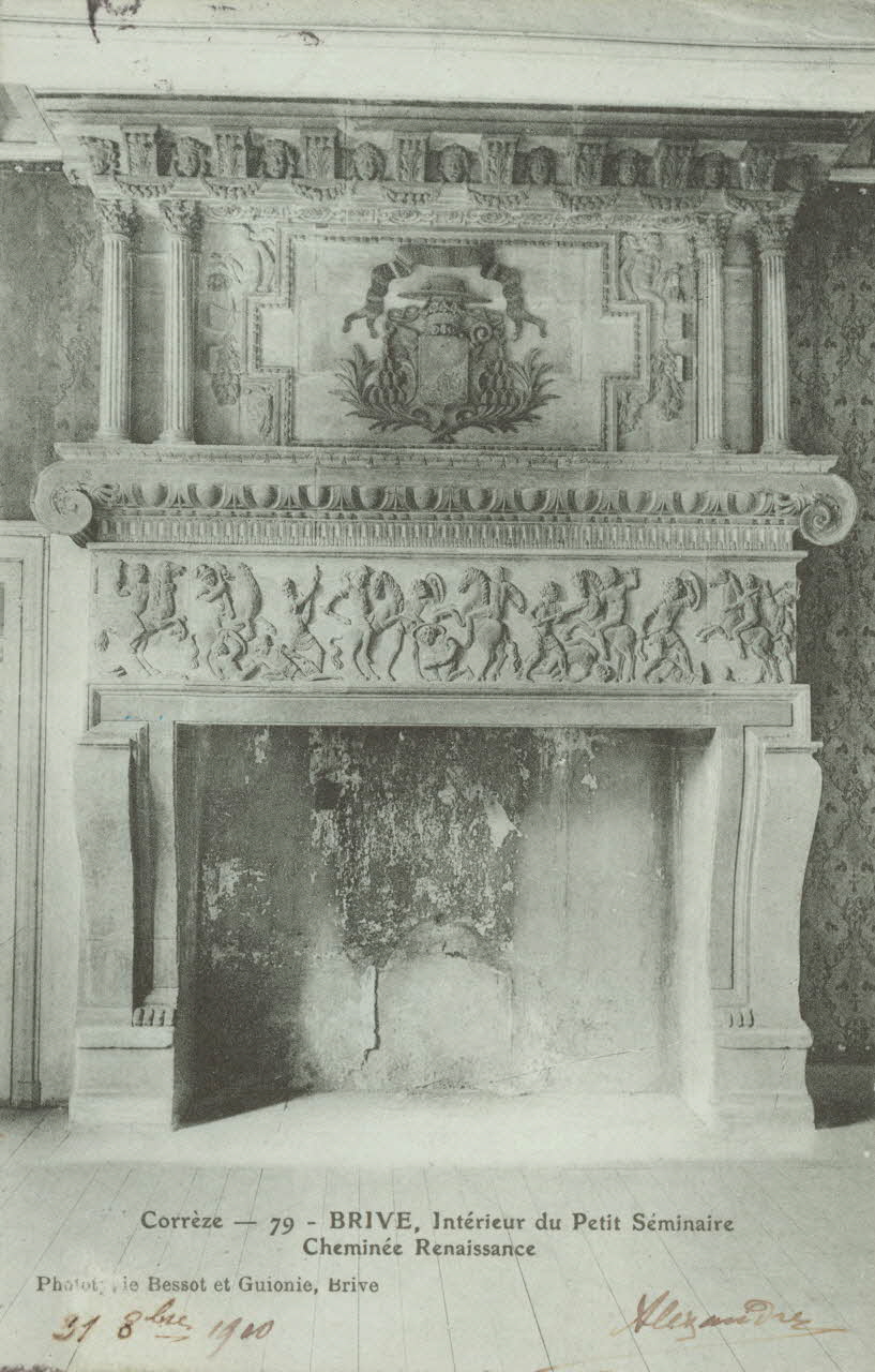carte postale INTERIEUR DU PETIT SEMINAIRE. CHEMINEE RENAISSANCE Corrèze 1910 011804 Photo