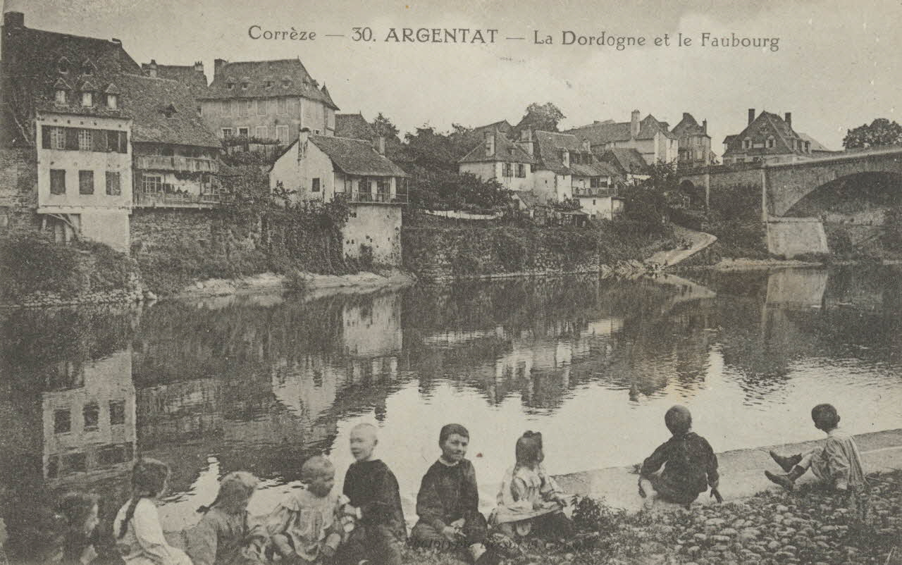 carte postale LA DORDOGNE ET LE FAUBOURG 1903-1920 011857 Photo