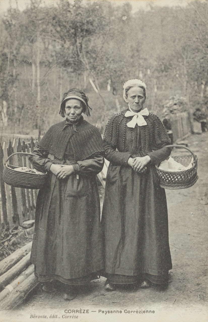 carte postale PAYSANNES CORREZIENNES 1907 011915 Photo