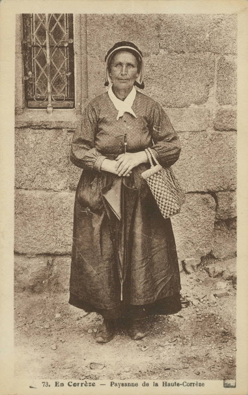 carte postale PAYSANNE DE LA HAUTE-CORREZE 1903-1950 011925 Photo