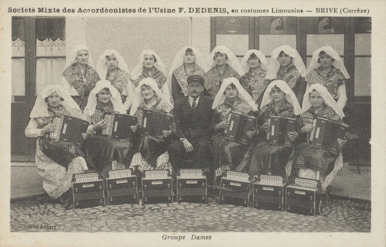 carte postale SOCIETE MIXTE DES ACCORDEONISTES 1921-1950 011955 Photo