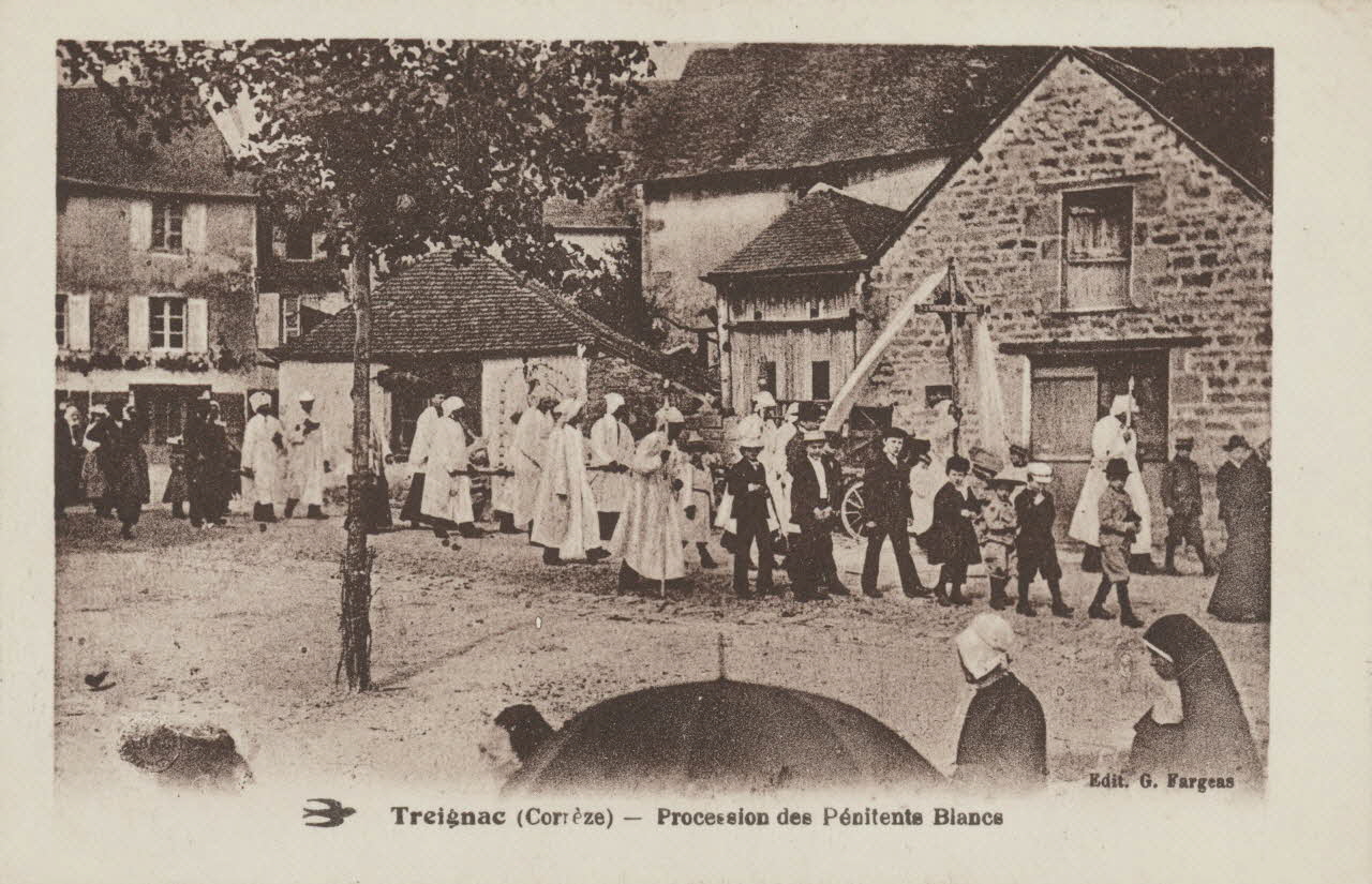 FARGEAS G. carte postale PROCESSION DES PENITENTS BLANCS Corrèze 1930 011974 Photo