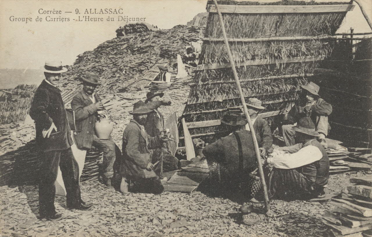 carte postale GROUPE DE CARRIERS, LE DEJEUNER 1917 011991 Photo