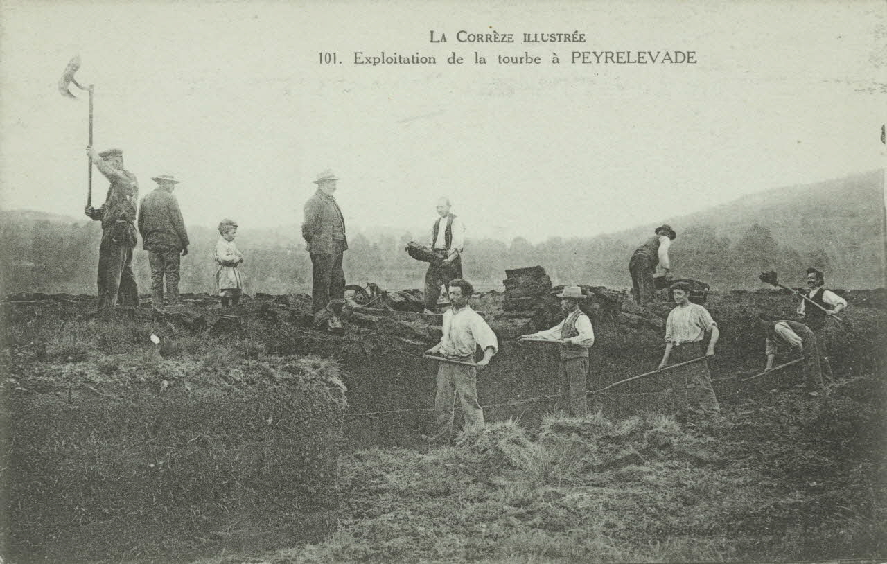 carte postale EXPLOITATION DE LA TOURBE. CORREZE 1903-1920 012001 Photo