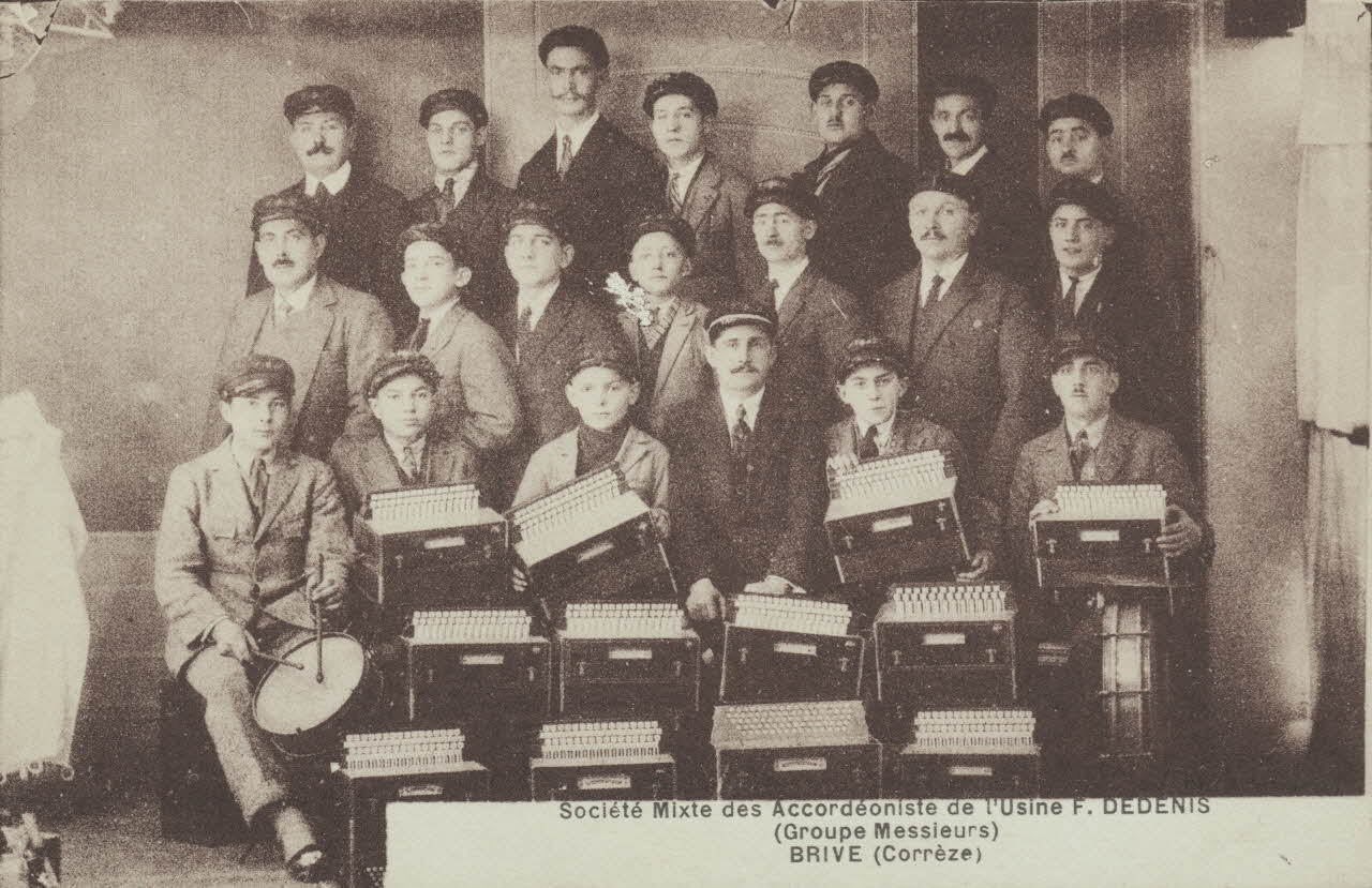 carte postale SOCIETE D'ACCORDEONISTES 1903-1920 012009 Photo