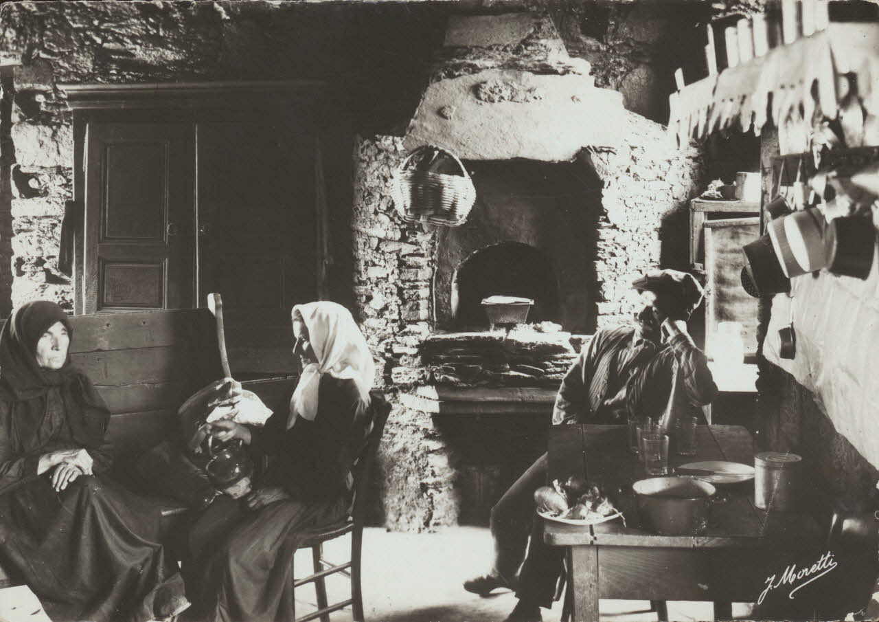 carte postale INTERIEUR DE MAISON CORSE 1950 012198 Photo