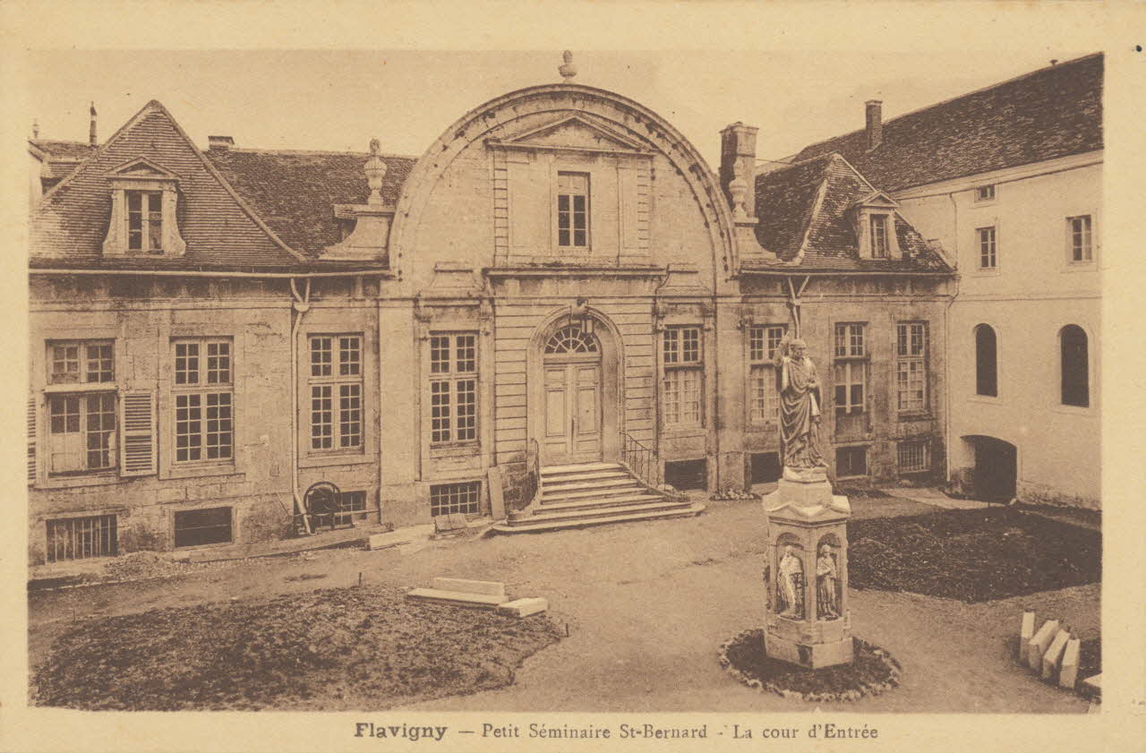 carte postale PETIT SEMINAIRE SAINT-BERNARD ; LA COUR D'ENTREE Côte-d'Or 1903-1920 012937 Photo
