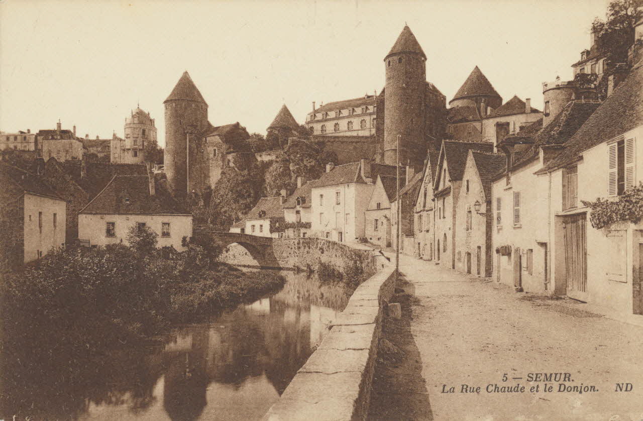 carte postale LA RUE CHAUDE ET LE DONJON Côte-d'Or 1903-1920 013082 Photo