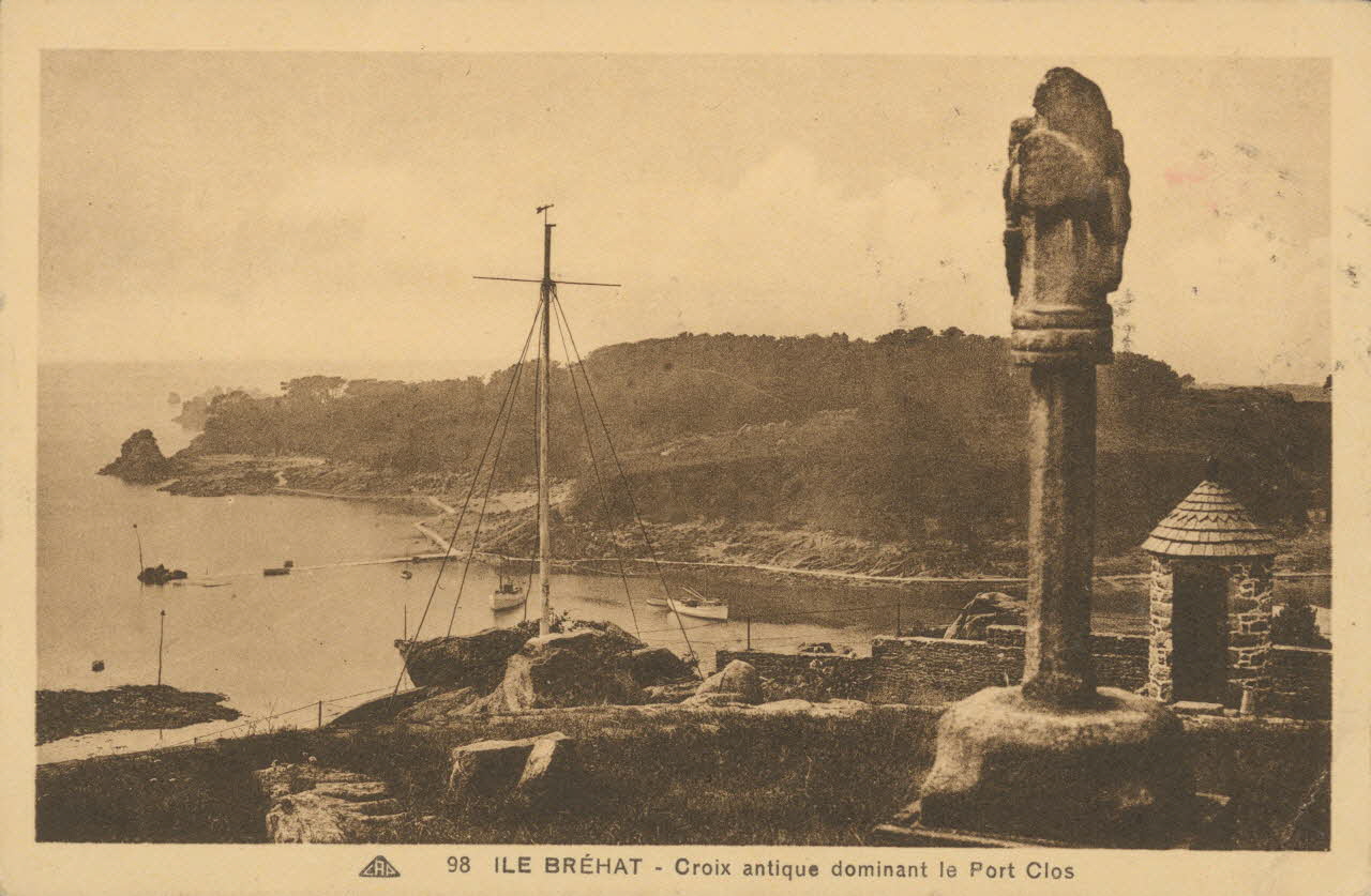 carte postale CROIX ANTIQUE DOMINANT LE PORT CLOS Côtes-d'Armor 1933 013540 Photo