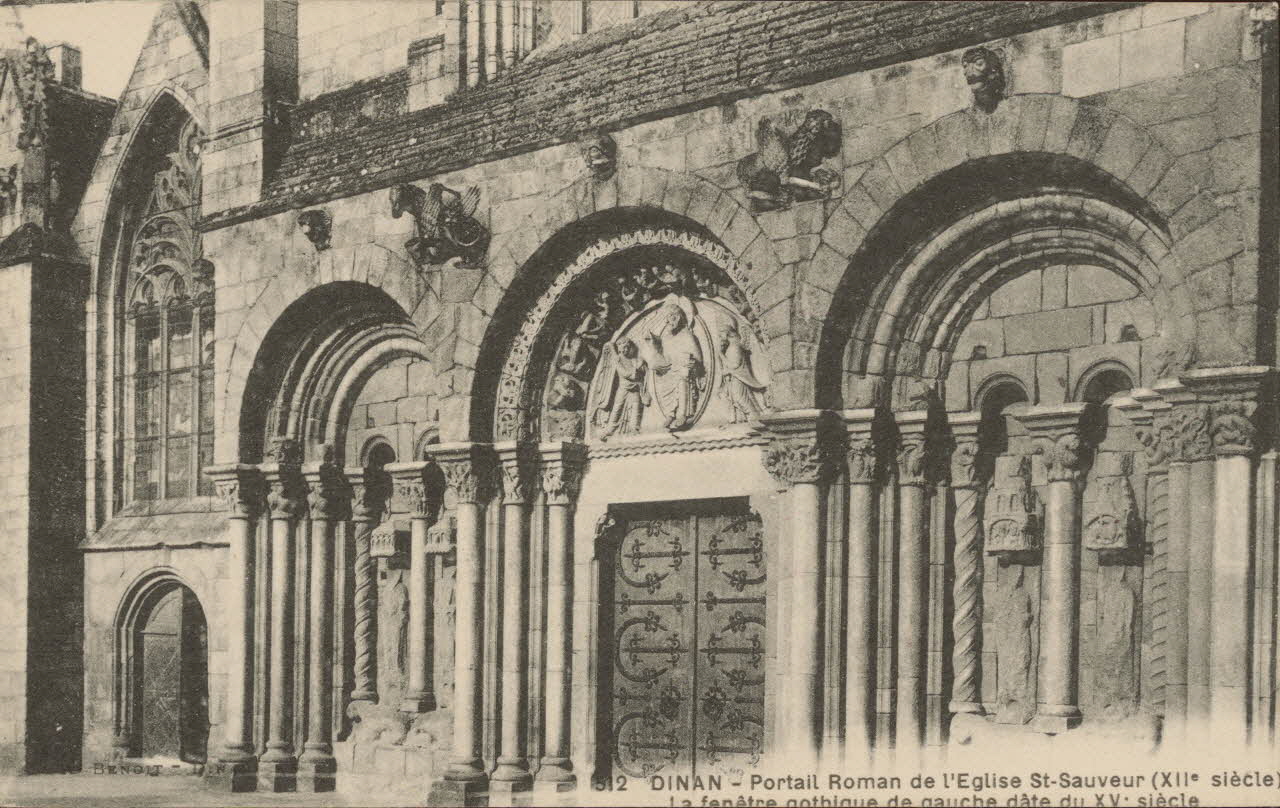 carte postale PORTAIL ROMAN DE L'EGLISE SAINT-SAUVEUR (XIIe S) Côtes-d'Armor 1937 013559 Photo