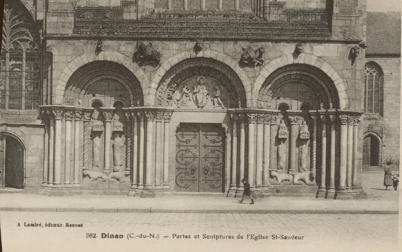 carte postale PORTES ET SCULPTURES DE L'EGLISE SAINT-SAUVEUR Côtes-d'Armor 1903-1920 013560 Photo