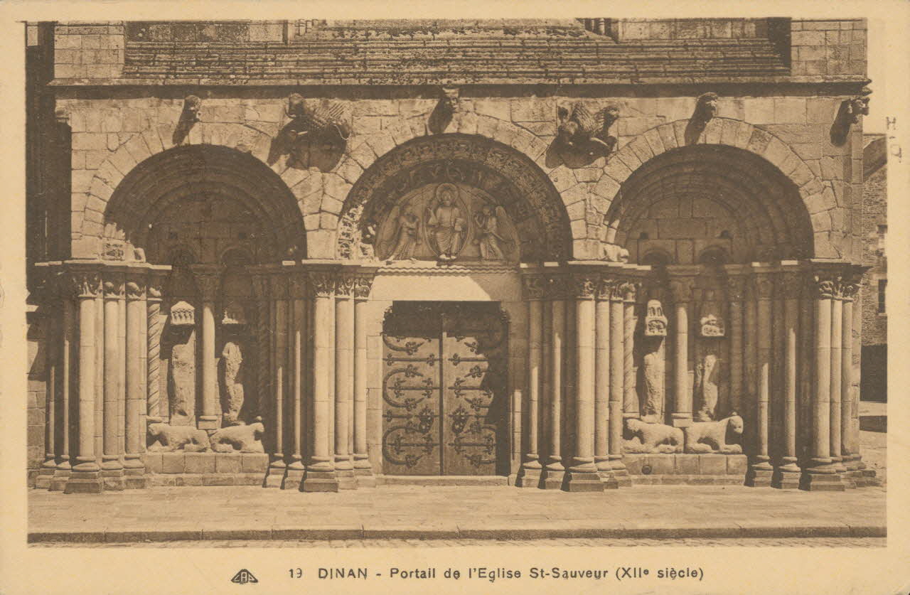 carte postale PORTAIL DE L'EGLISE SAINT-SAUVEUR (XIIe SIECLE) Côtes-d'Armor 1949 013562 Photo