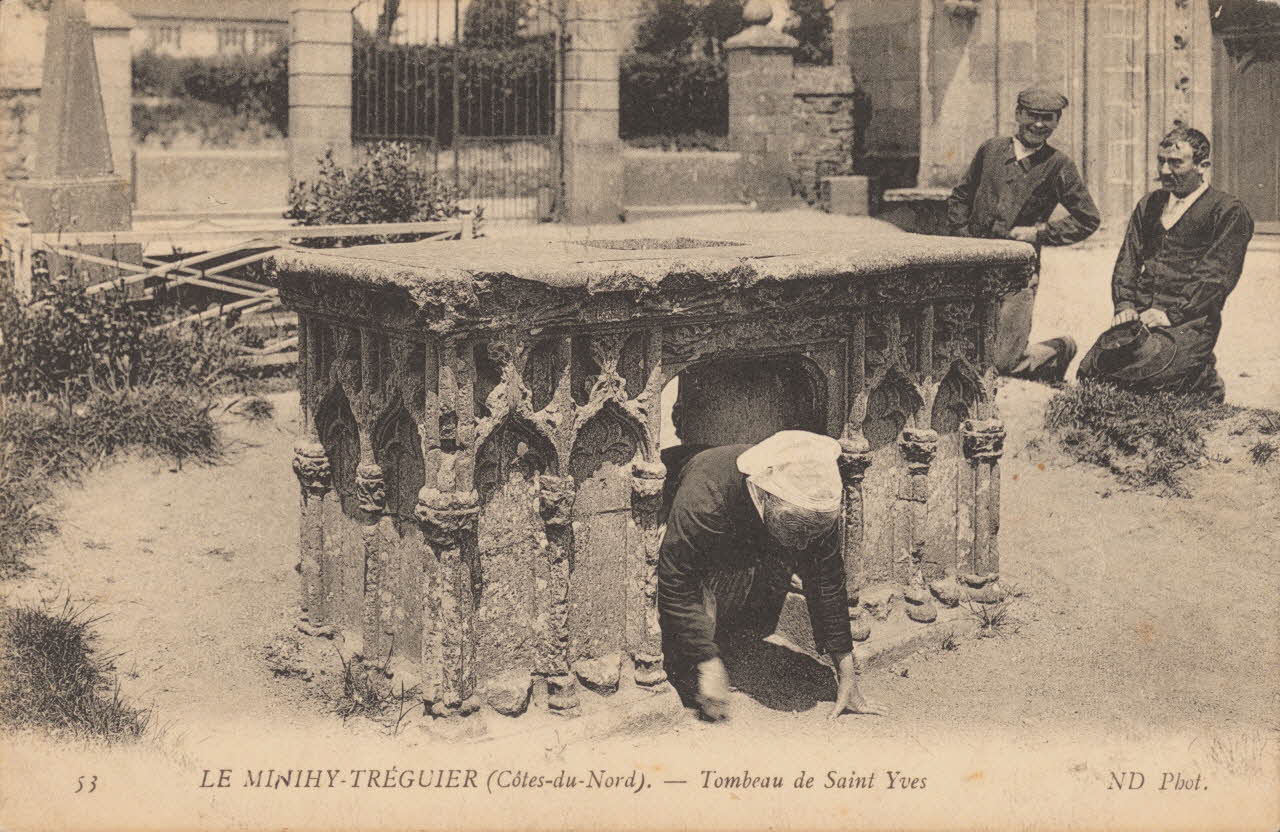 carte postale TOMBEAU DE SAINT YVES Côtes-d'Armor 1903-1920 013632 Photo