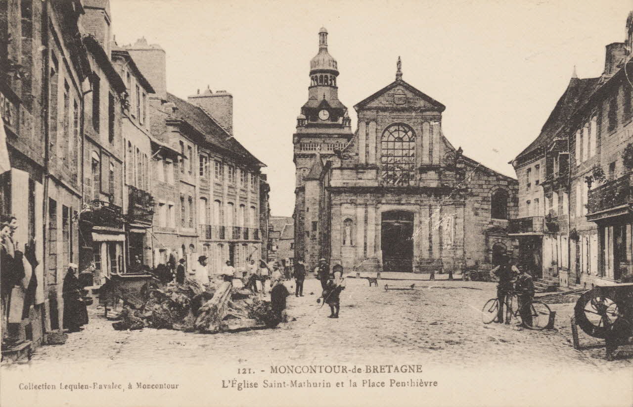 carte postale L'EGLISE SAINT-MATHURIN ET LA PLACE PENTHIEVRE Côtes-d'Armor 1903-1920 013634 Photo