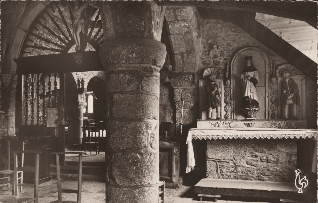 carte postale INTERIEUR CHAPELLE. XVe. ST YVES ENTRE RICHE/PAUVRE Côtes-d'Armor 1950 013663 Photo