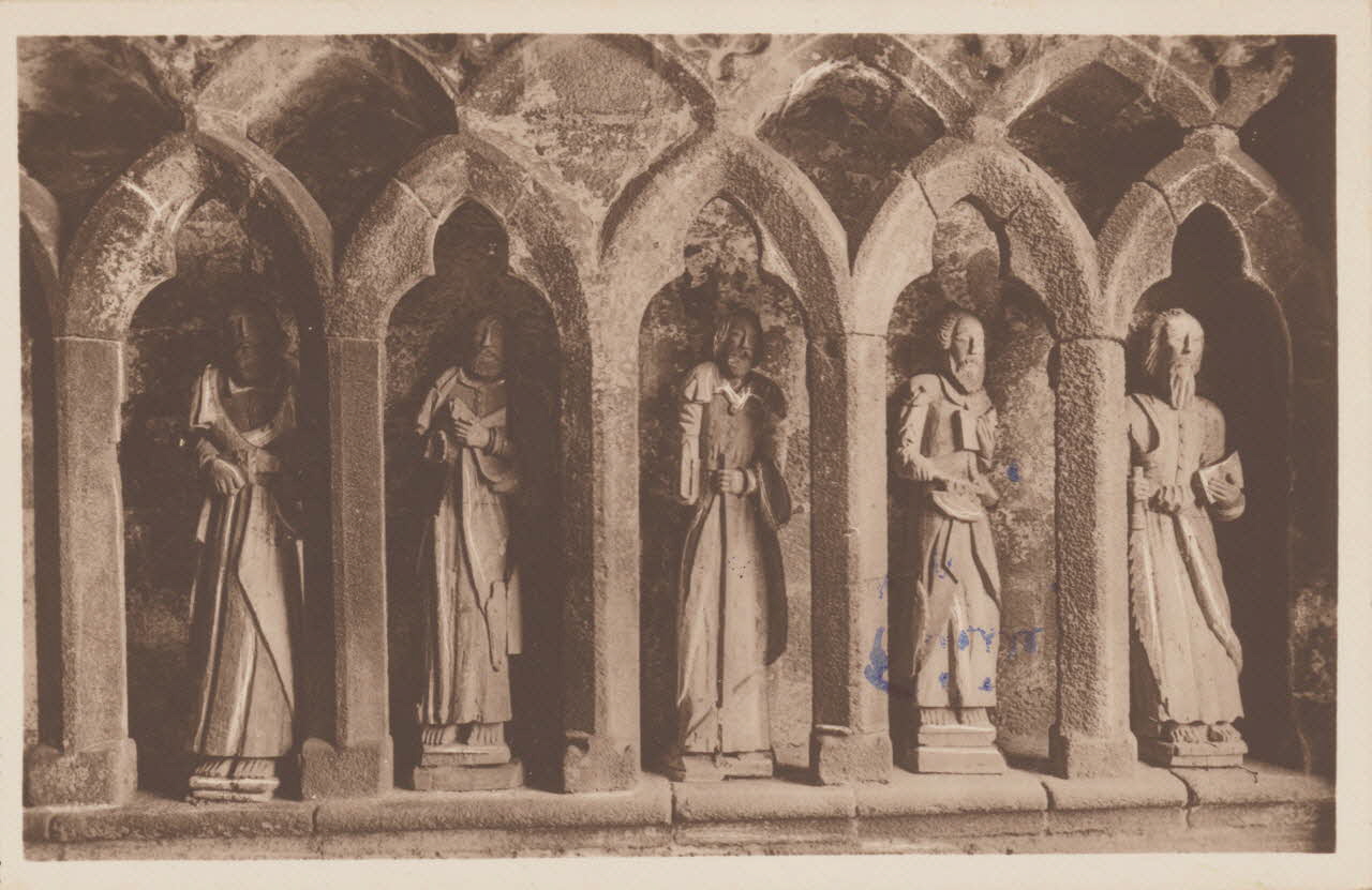 carte postale DETAIL DU PORCHE CHAPELLE DE KERMARIA. LES APOTRES Côtes-d'Armor 1921-1950 013794 Photo