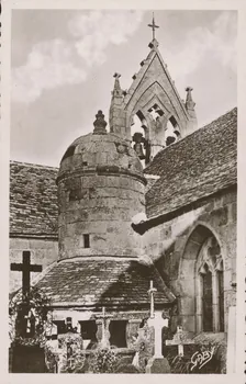 carte postale L'EGLISE (XIIe SIECLE) ET L'OSSUAIRE Côtes-d'Armor 1950 013811 Photo