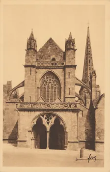 carte postale LA CATHEDRALE. PORCHE DE L'ANCIENNE EGLISE (XIIIe S) Côtes-d'Armor 1921-1950 013829 Photo