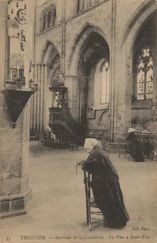 carte postale INTERIEUR DE LA CATHEDRALE ; UN VOEU A SAINT-YVES Côtes-d'Armor 1903-1920 013831 Photo