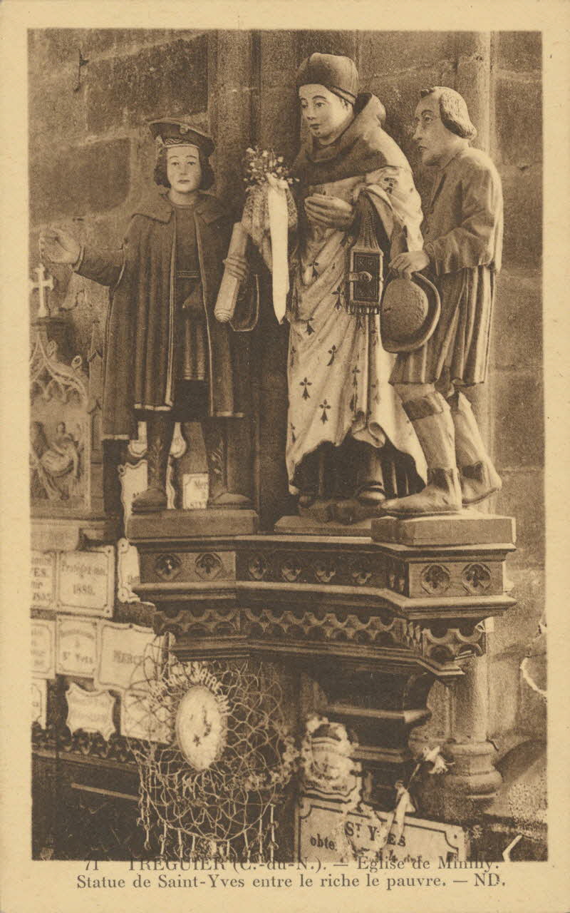 carte postale STATUE DE ST YVES ENTRE LE RICHE ET LE PAUVRE Côtes-d'Armor 1921-1950 013840 Photo