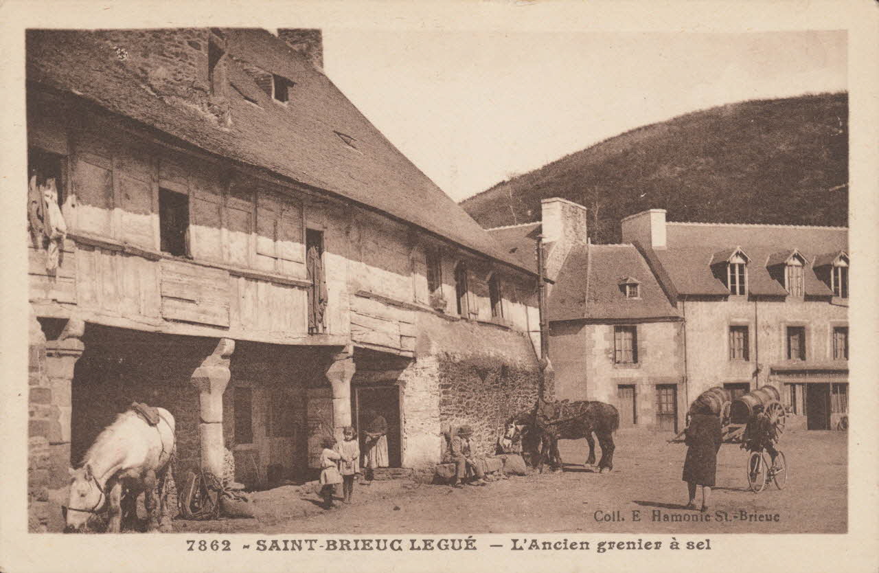 carte postale ST BRIEUC-ANCIEN GRENIER A SEL Côtes-d'Armor 1903-1950 013865 Photo